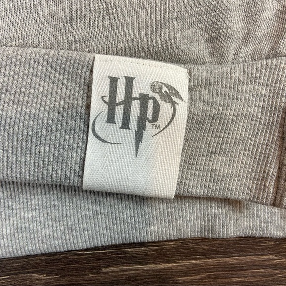 Wizarding World Harry Potter Women’s Hogwarts Castle Grey Crewneck Sweater Sz M - Picture 4 of 4